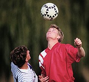 Concussion Symptoms May Not Differ in Teen, Young Adult Athletes