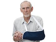Surgery Seldom Needed When Older Person Breaks Upper Arm: Study